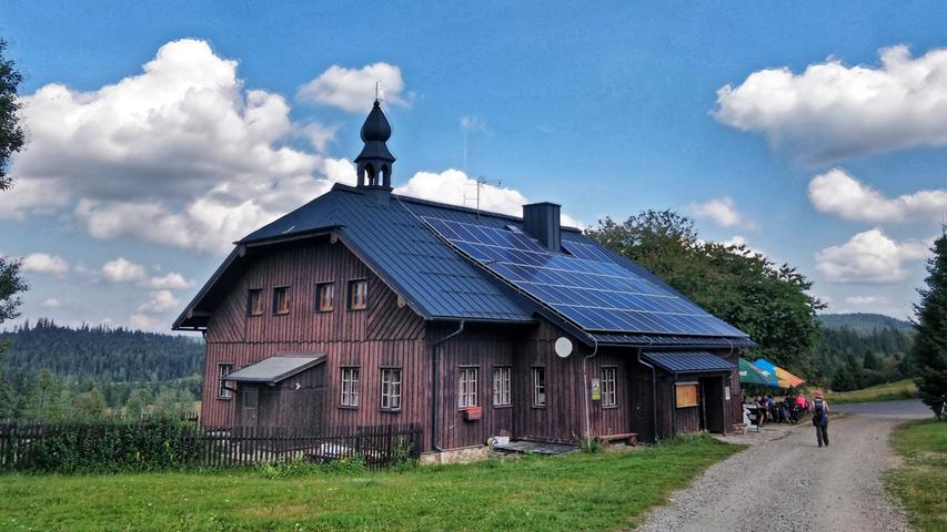 Grenzüberscheitend: Beim Finsterauer Filz geht die Wanderung nach Tschechien in den Nationalpark Šumava.
Grenzüberscheitend: Beim Finsterauer Filz geht die Wanderung nach Tschechien in den Nationalpark Šumava.