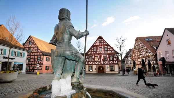 Der Georgsbrunnen am Marktplatz. Ab hier beginnt unsere fotografische 300-Meter-Rundumschau.