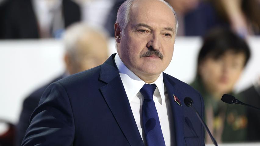Alexander Lukaschenko regiert das Land seit dem Jahr 1994. Bei der Präsidentschaftswahl im vergangenen Jahr soll er 80,1 Prozent der Stimmen erhalten haben. 