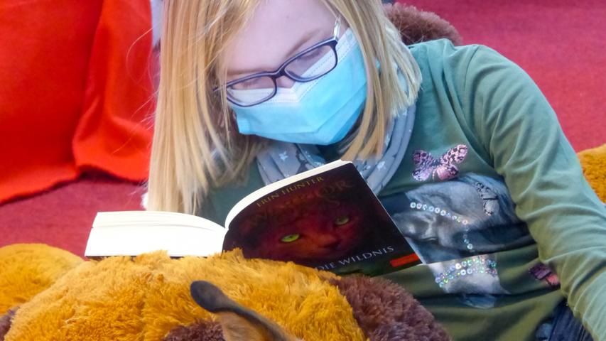 Sie helfen Kindern: Lesehunde um Forchheim bekommen Zuwachs