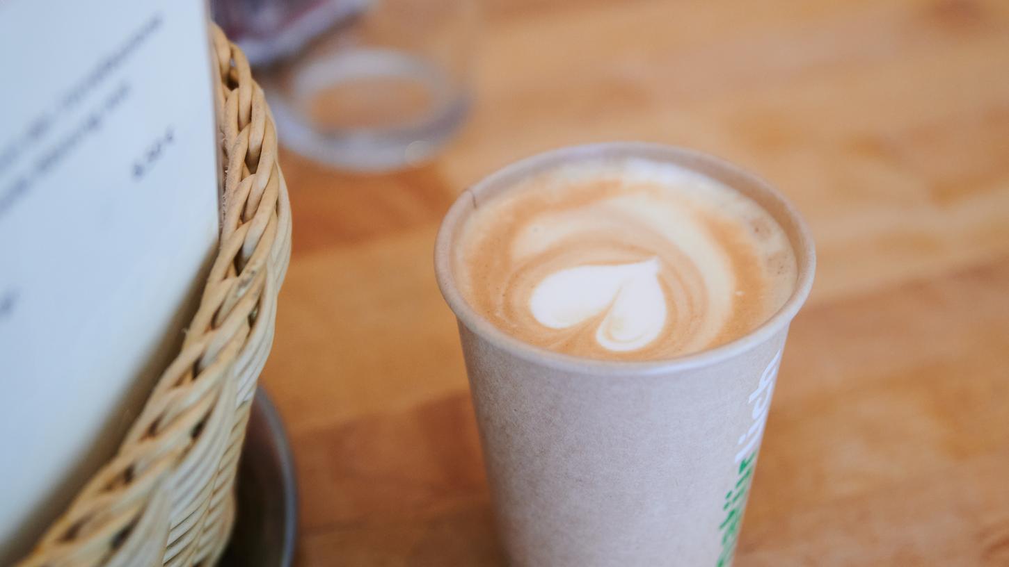 Die Deutschen haben 2020 mehr Kaffee als je zuvor getrunken.
Die Deutschen haben 2020 mehr Kaffee als je zuvor getrunken.