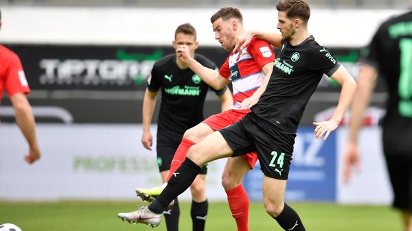 Frischgebackener U21-Nationalspieler, bei der EM allerdings mit wenig Spielzeit und deshalb direkt wieder bereit für die Liga. Hielt das Fürther Mittelfeld in Heidenheim gut zusammen. Ohne große Offensiv- oder Zuckerpass-Momente.