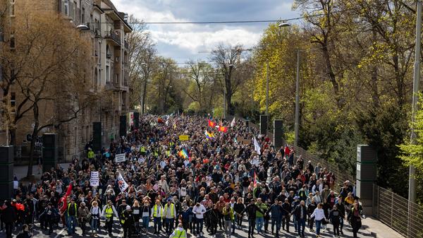 Demonstration von Querdenken 711 in Stuttgart 03.04.2021 Unter dem Motto: Das Jahr der Freiheit - Grundrechte sind nich