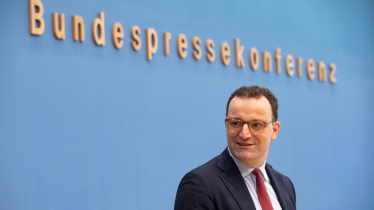 Gesundheitsminister Jens Spahn plädiert nun - anders als Ende 2020 - dafür, dass Geimpfte mehr Rechte bekommen.