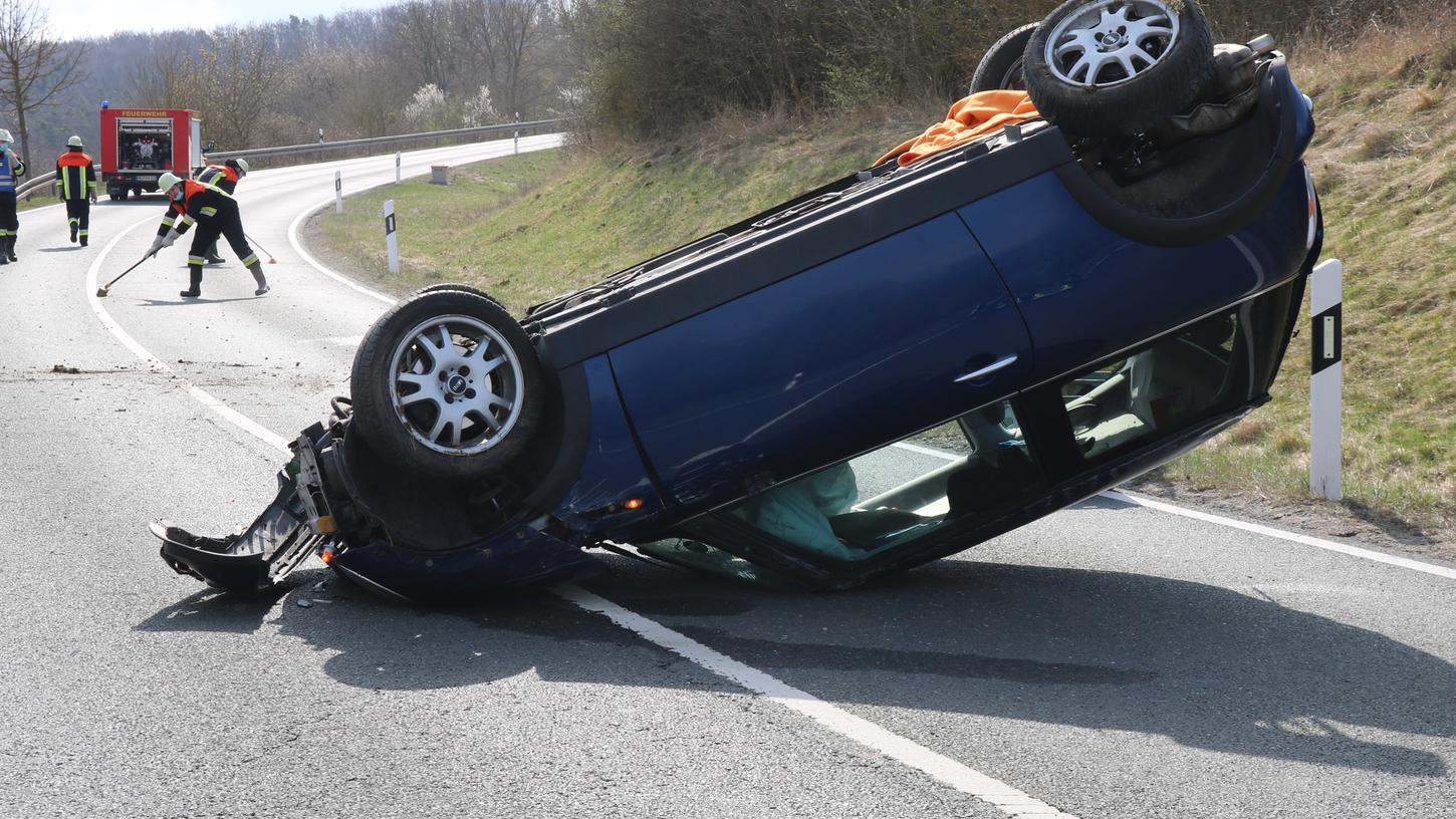 Der junge Fahrer kam mit leichten Verletzungen davon.
Der junge Fahrer kam mit leichten Verletzungen davon.