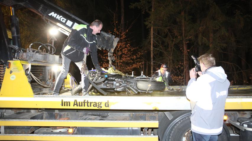 Tödlicher Motorradunfall in Mittelfranken: 31-Jähriger stürzt und fällt in Graben