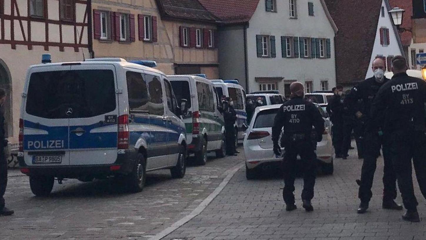 Wirt verkauft Getränke to-go: Polizei rückt mit acht Mannschaftswagen an
