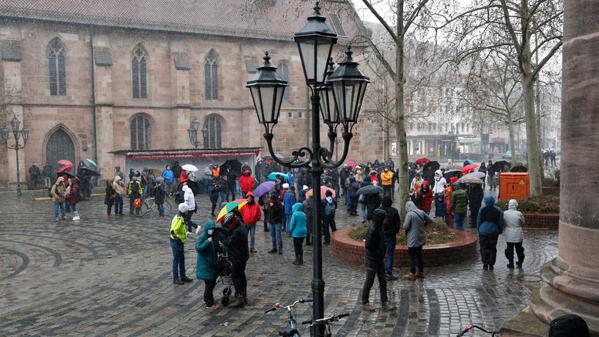 250 Menschen demonstrieren in Nürnberg gegen Corona-Maßnahmen