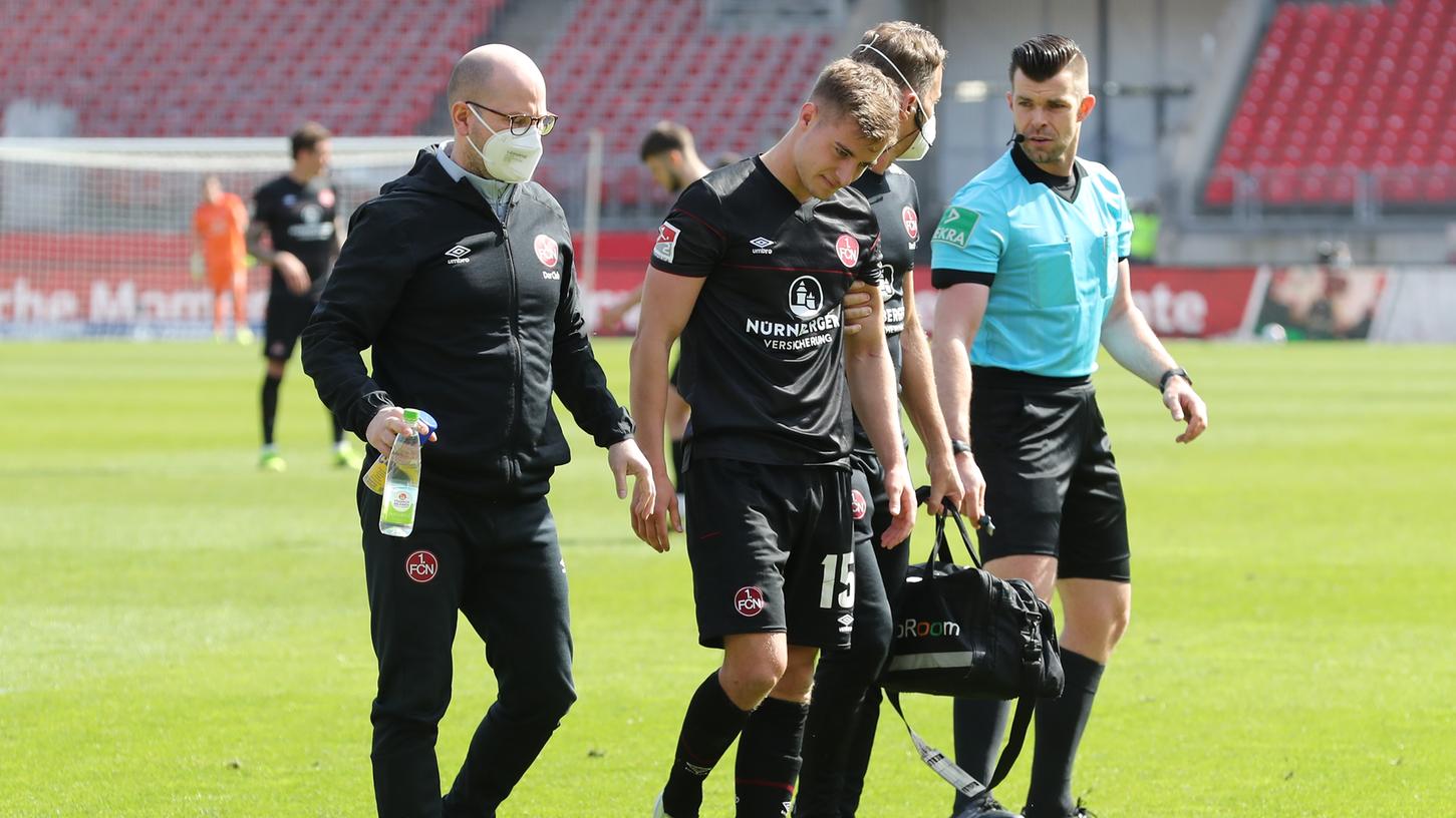 Nach gut einer Stunde musste Fabian Nürnberger verletzungsbedingt den Platz verlassen.
Nach gut einer Stunde musste Fabian Nürnberger verletzungsbedingt den Platz verlassen.