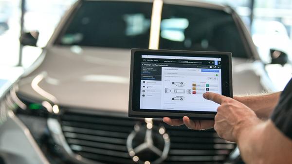 Service-Terminal von Mercedes-Benz
