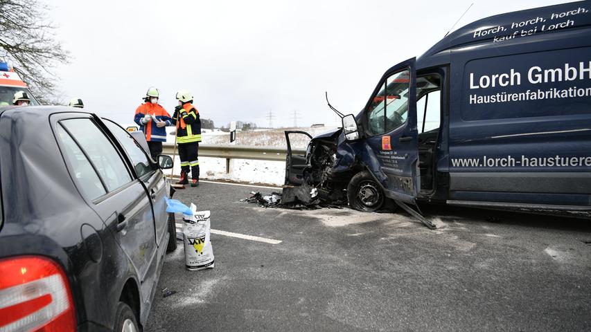 Crash bei Berching: Fahrerin eingeklemmt 