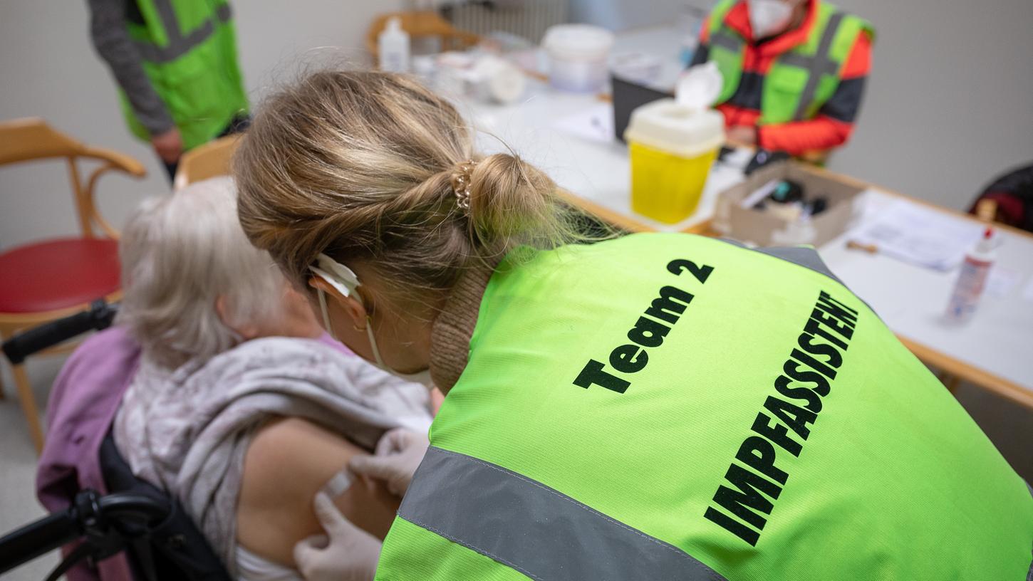 Die Deutsche Stiftung Patientenschutz fordert entsprechende Freiheiten für Geimpfte in Pflegeheimen.