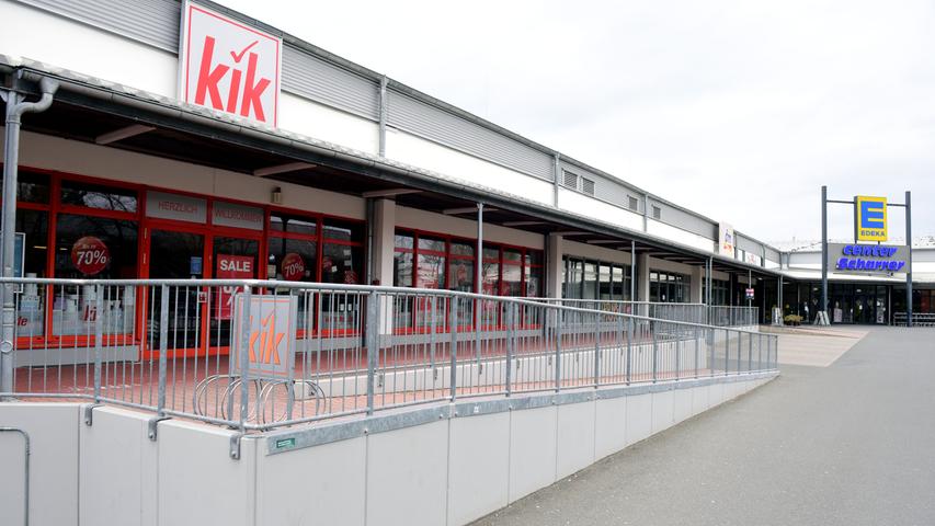 Auch hier war die Polizei vor Ort: die Kik-Filiale in der Seeackerstraße in Fürth.
Auch hier war die Polizei vor Ort: die Kik-Filiale in der Seeackerstraße in Fürth.