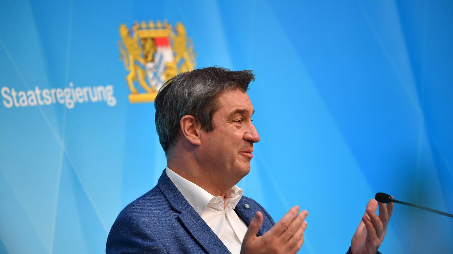 Der bayerische Ministerpräsident Markus Söder ist von den möglichen Kanzlerkandidaten bei den Deutschen am beliebtesten. Wie aus dem Trendbarometer der TV-Sender RTL und ntv hervorgeht, würden sich derzeit 38 Prozent der Befragten für ihn entscheiden. Der bayerische Ministerpräsident Markus Söder ist von den möglichen Kanzlerkandidaten bei den Deutschen am beliebtesten. Wie aus dem Trendbarometer der TV-Sender RTL und ntv hervorgeht, würden sich derzeit 38 Prozent der Befragten für ihn entscheiden.