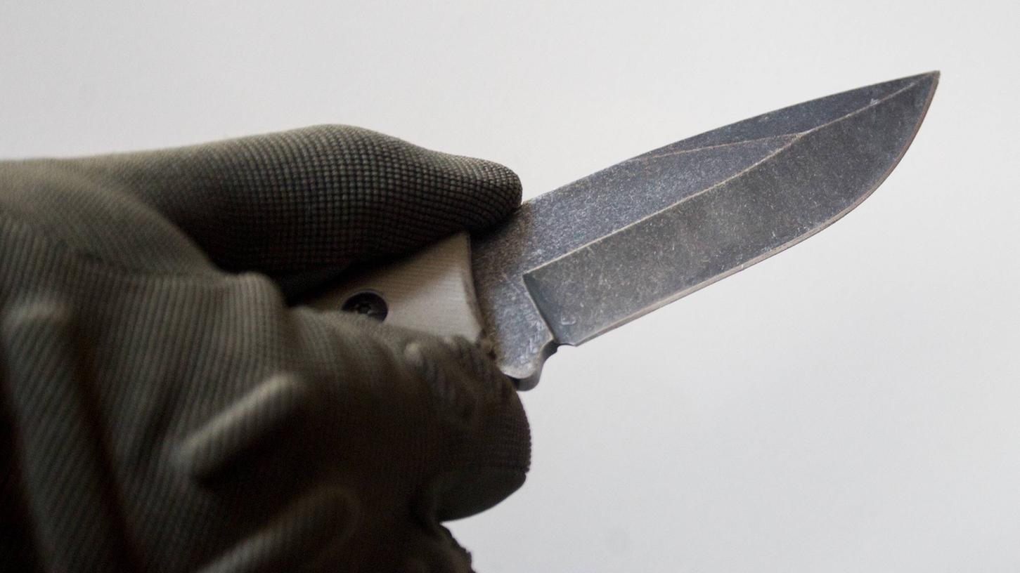 Bei Zwei Fällen war am Wochenende im Landkreis Neumarkt ein Messer im Spiel.
Bei Zwei Fällen war am Wochenende im Landkreis Neumarkt ein Messer im Spiel.