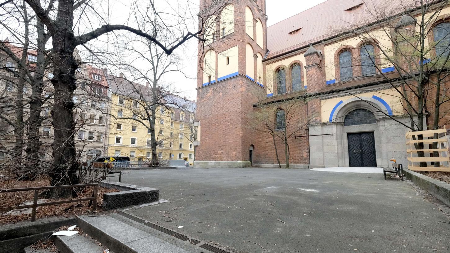 Alte Bäume und St. Anton als Kulisse: Hier entsteht Nürnbergs dritter Mini-Park.