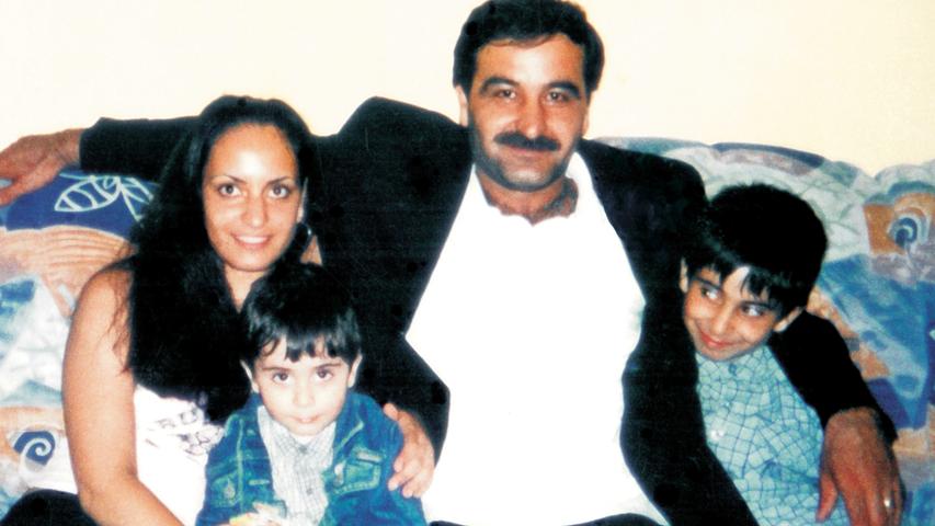 Das NSU- Opfer Mehmet Kubasik mit seinen Kindern. Auch sein Mord ist nicht restlos aufgeklärt.
