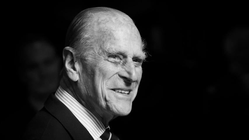 Der Ehemann der britischen Königin Elizabeth II. ist tot. Wie der Buckingham-Palace mitteilte, ist Prinz Philip im Alter von 99 Jahren friedlich im Schloss Windsor gestorben. Der Ehemann der britischen Königin Elizabeth II. ist tot. Wie der Buckingham-Palace mitteilte, ist Prinz Philip im Alter von 99 Jahren friedlich im Schloss Windsor gestorben.