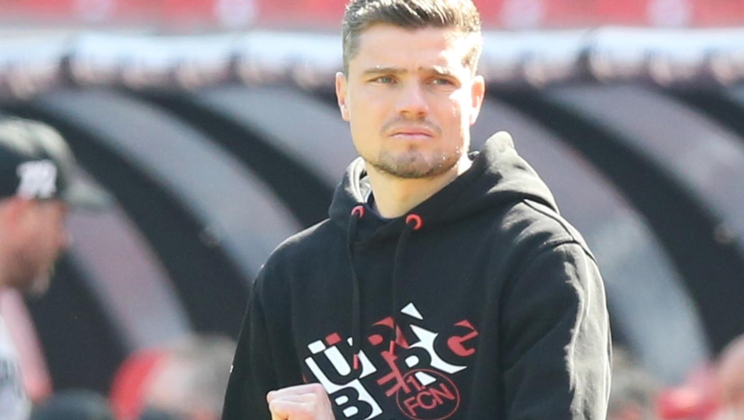 Die Taktik ist nicht alles: Club-Trainer Robert Klauß setzt am Sonntag in Würzburg vor allem auf eine erneut hohe Intensität im Spiel seiner Mannschaft. Die Taktik ist nicht alles: Club-Trainer Robert Klauß setzt am Sonntag in Würzburg vor allem auf eine erneut hohe Intensität im Spiel seiner Mannschaft.