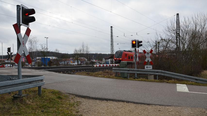 Die Bahn will alle höhengleiche Bahnübergänge zwischen Gunzenhausen und Laubenzedel schließen und, wo notwendig, durch Brücken ersetzen. 