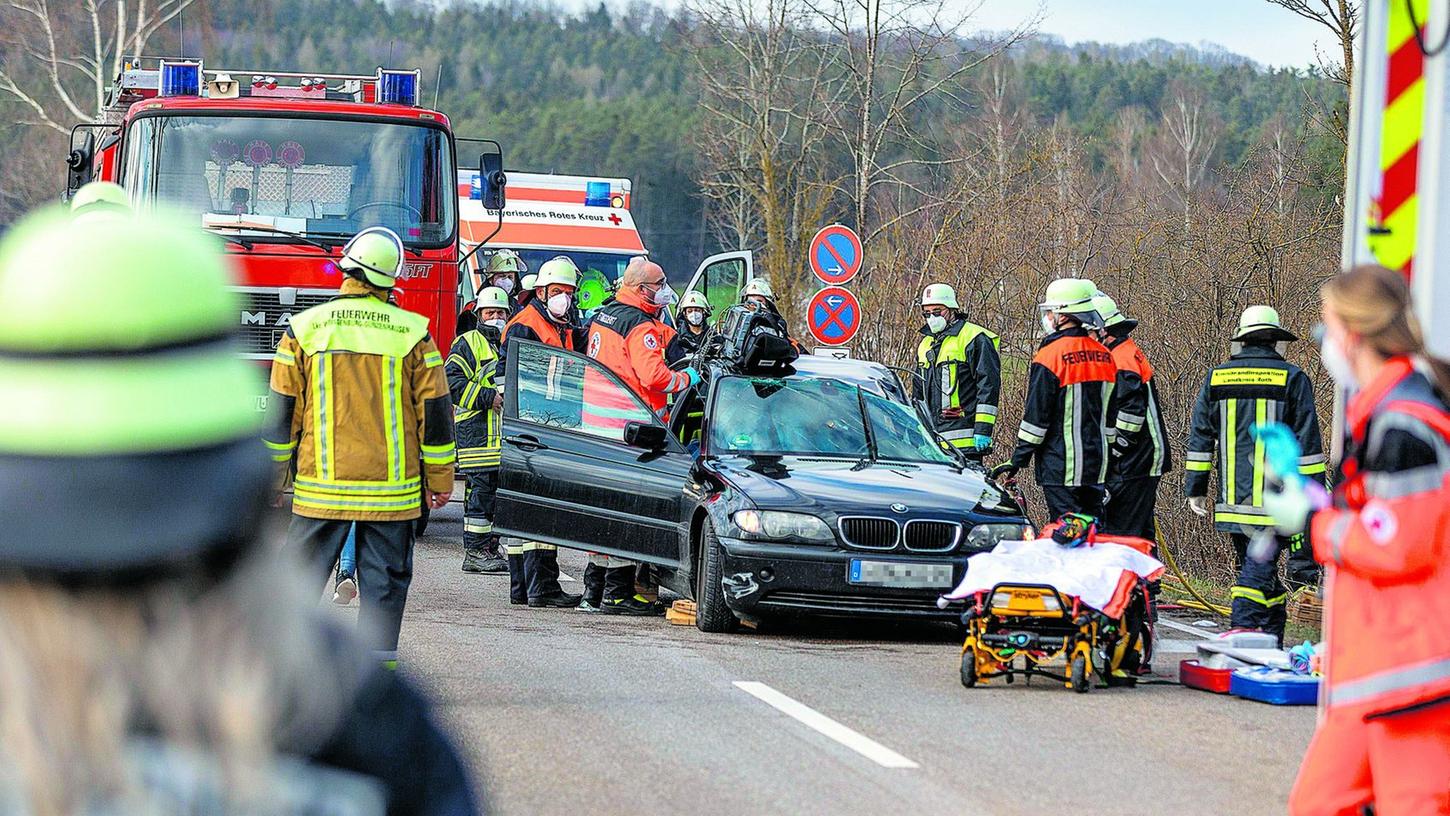 Dieser Unfall bei Langlau forderte einen Schwerverletzten, der mit dem Rettungshubschrauber ins Krankenhaus gebracht werden musste.  