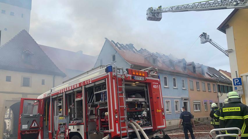 Großeinsatz: Haus in der Uffenheimer Innenstadt stand in Flammen