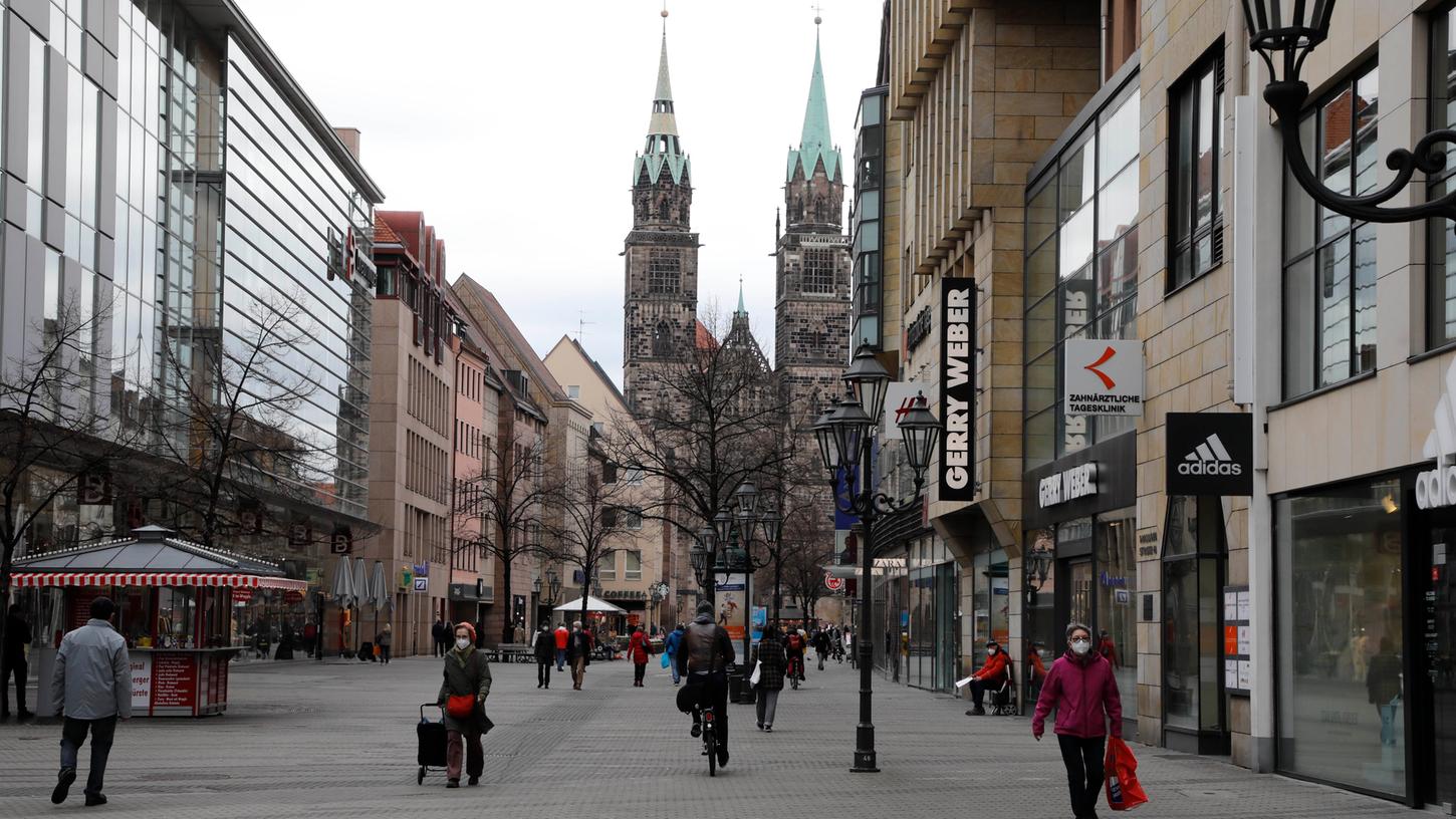 Am Samstag vor den Verschärfungen im Einzelhandel war die Nürnberger Innenstadt wie leer gefegt. Durch die "Click and Meet"-Regelung ab 12. April könnte sich die Situation für die Einzelhändler noch zuspitzen.