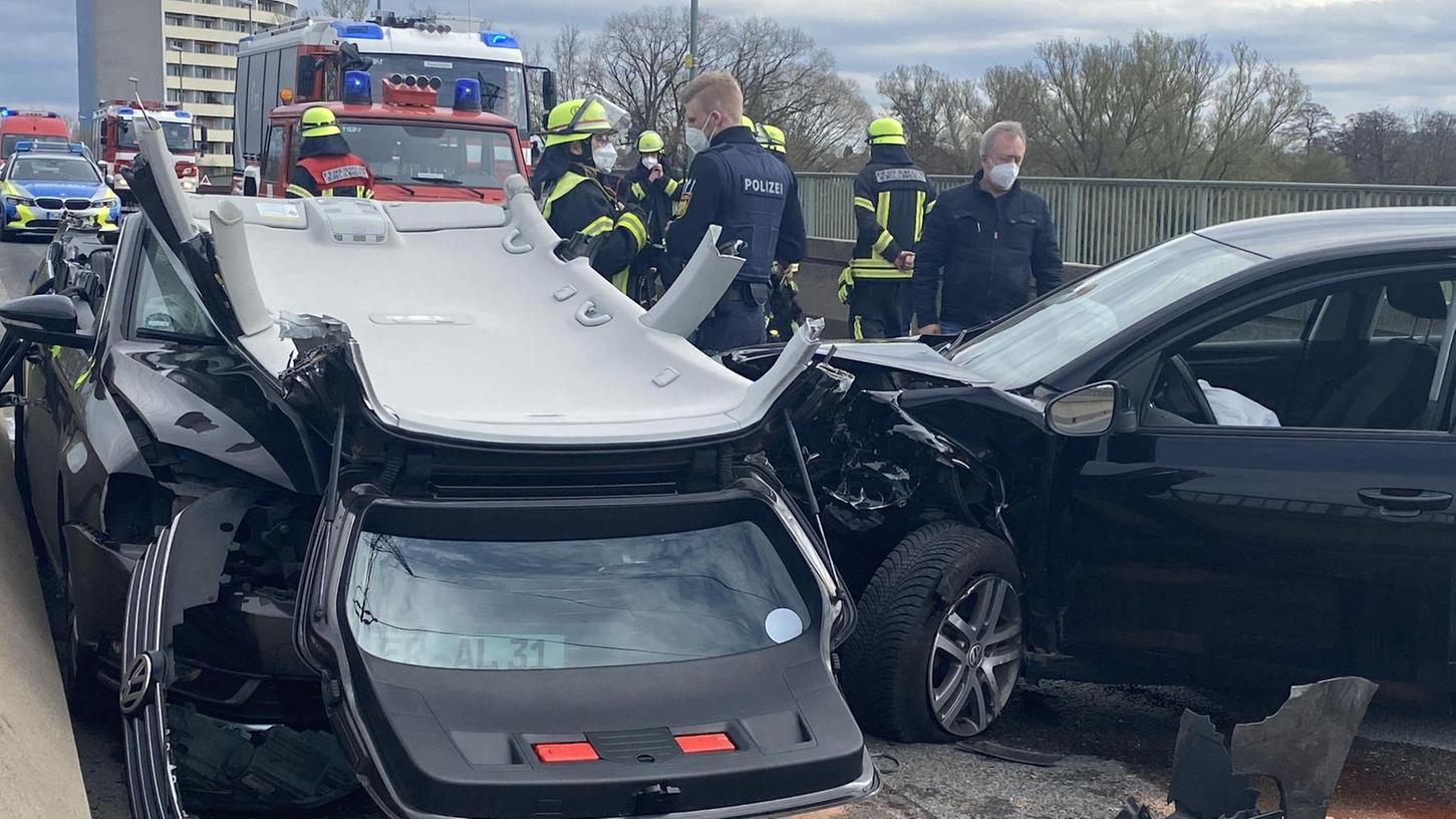 Schwerer Unfall mit mehreren Verletzten in Erlangen