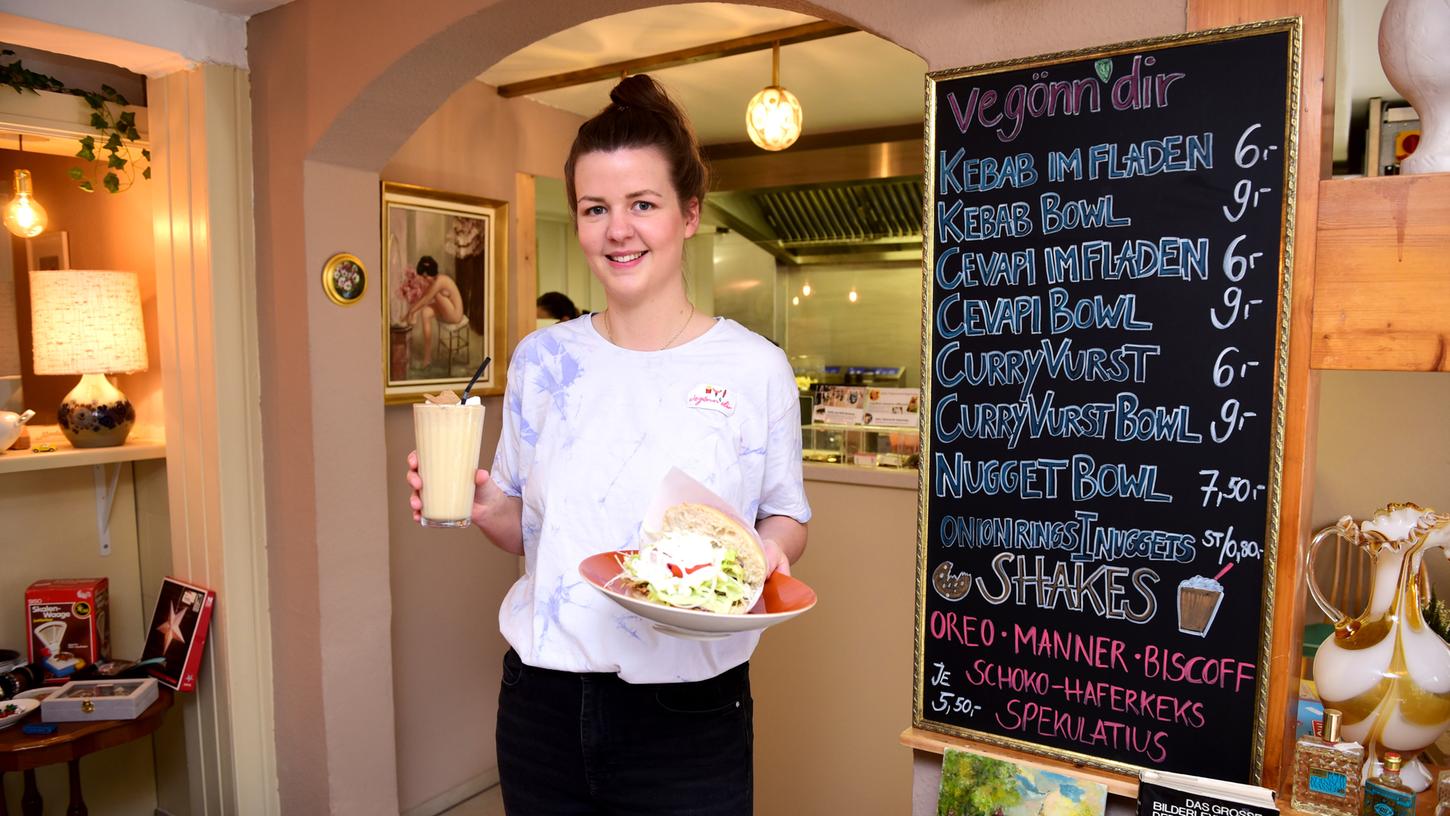 Die Neumarkterin Melissa Ruckser betreibt seit Oktober den veganen Fastfood-Imbiss "Vegönn' dir" in Fürth.
