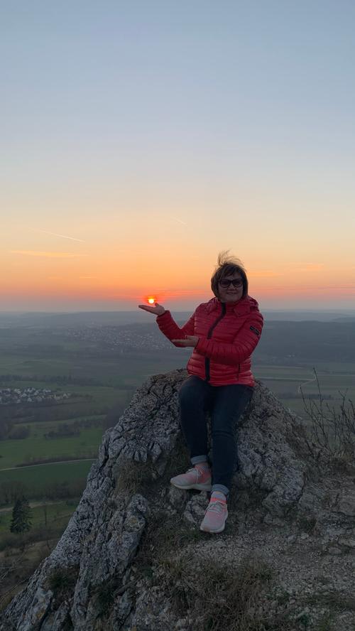 In der Pause einer Wanderung auf das Walberla durfte Tatjana Rojt diesen Ausblick genießen. "Die Sonne in der Hand" hat sie dieses Foto genannt.