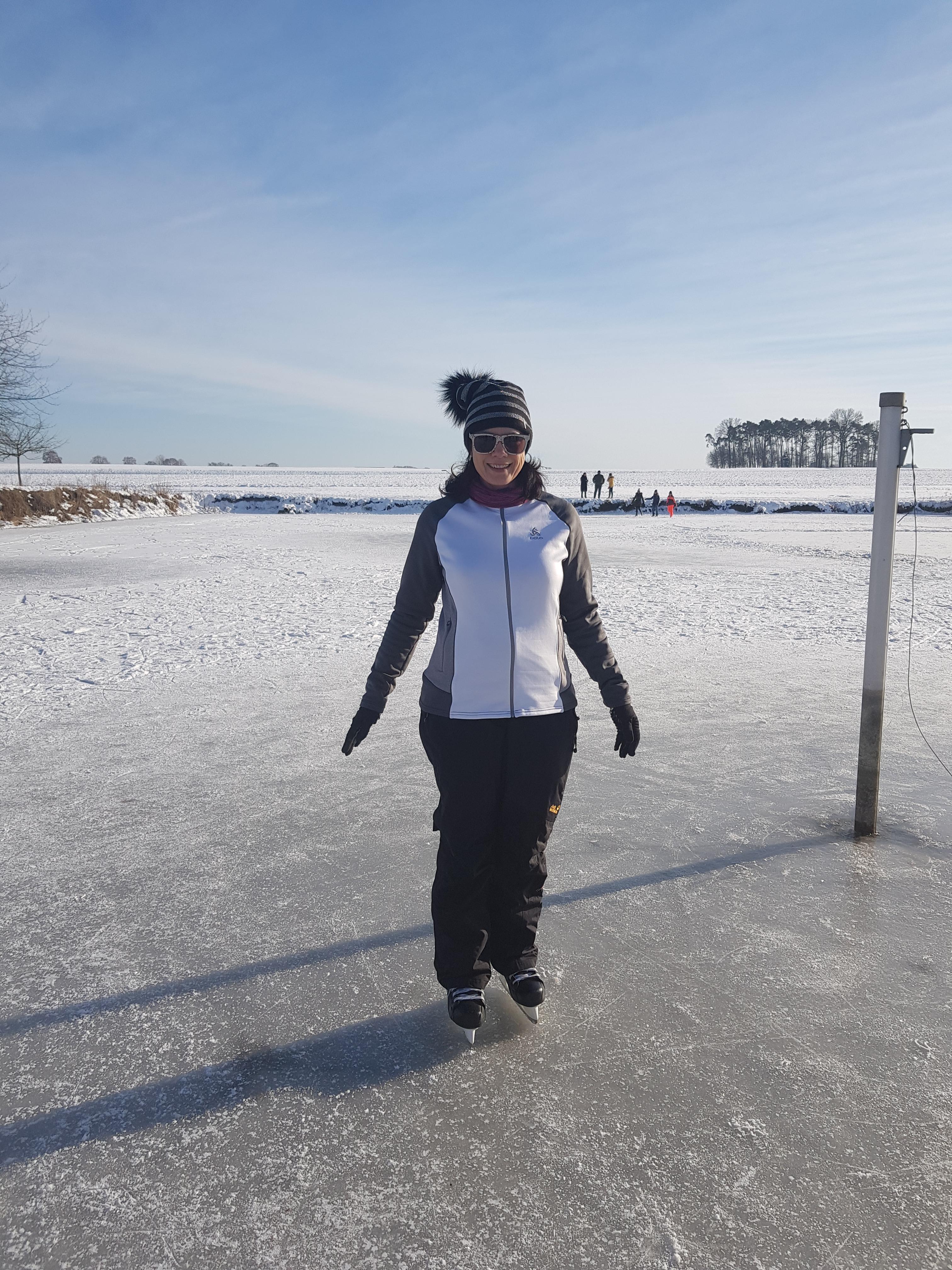 Als die Thermometer im Winter weit unter Null fiel, konnte Anja Ringler mal wieder auf dem Kriegenbrunner Eisweiher Schlittschuhlaufen. Es war aber nicht ihre einzige sportliche Beschäftigung im Lockdown... 