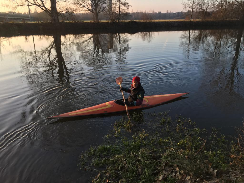 Karl Ostermeier liebt das Wasser, zum Beispiel auf der Regnitz bei Erlangen. Deshalb hat er uns dieses Foto geschickt. "Einfach genial: Vor der Haustüre kann ich mein Immunsystem in dieser schönen Natur stärken", sagt er.
