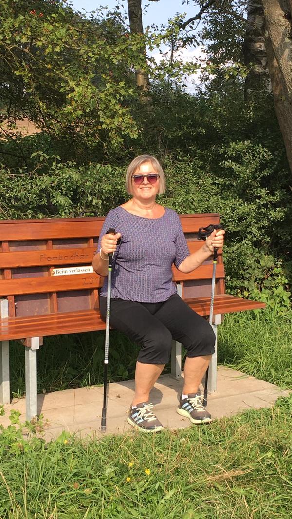 Gitti Meier aus Puschendorf geht gerne Walken. "Pause gehört zum Sport - schön wenn es ein Bänkle gibt", sagt sie.