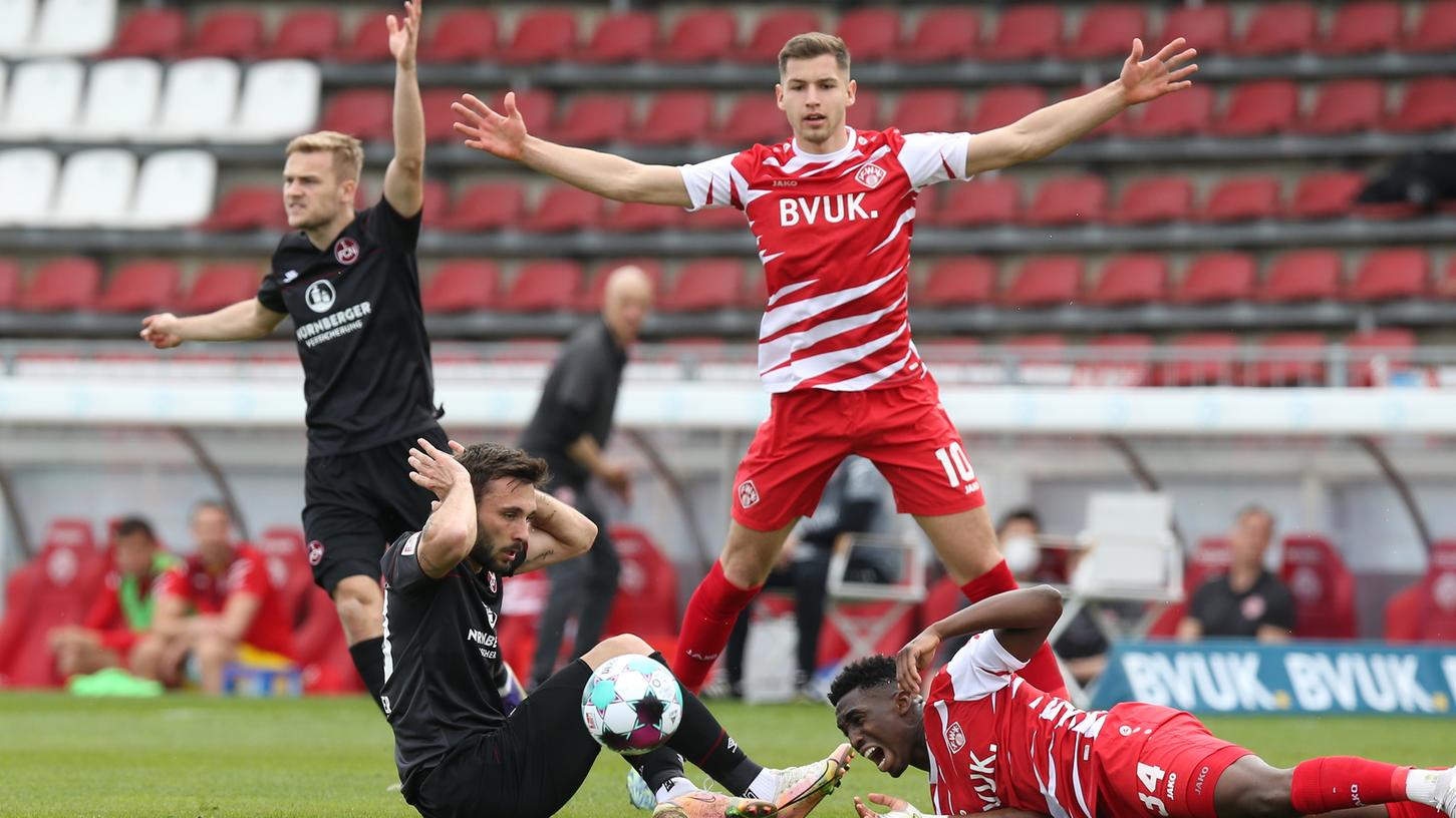 Symbolbild Zweitliga-Abstiegskampf: Aufgenommen am Sonntag in Würzburg. Symbolbild Zweitliga-Abstiegskampf: Aufgenommen am Sonntag in Würzburg.