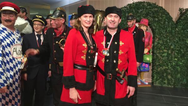 Tanja Schweiger und Hubert Aiwanger in Veitshöchheim. Unter dem Post vom 2. Februar 2018 schreibt Aiwanger: "Die Kosaken greifen an!"