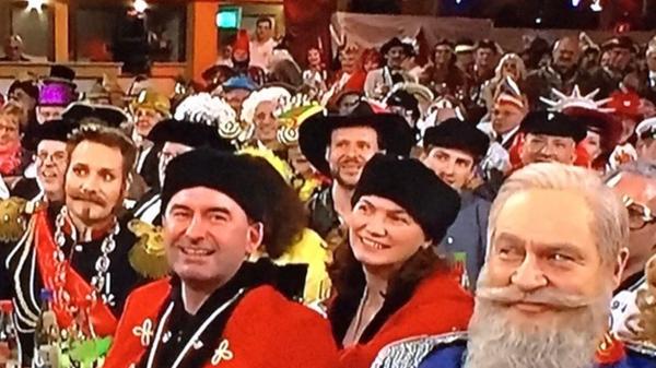 Am 3. Februar 2018 postet der Politiker gleich noch ein Bild von dem Abend in Veitshöchheim und schreibt "schön war es im Frankenfasching".