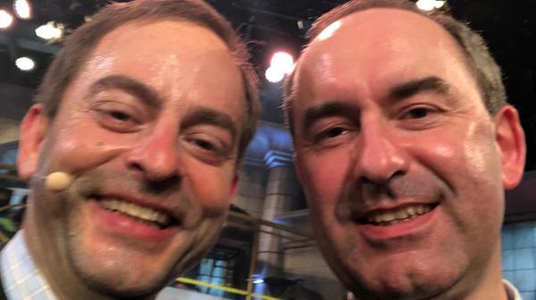 Der doppelte Aiwanger: Florian Fischer als Hubert Aiwanger beim Singspiel auf dem Nockherberg 2019. Aiwanger zeigte sich von seinem Doppelgänger begeistert und postete am 12. März 2019 dieses Selfie auf seinem Kanal.