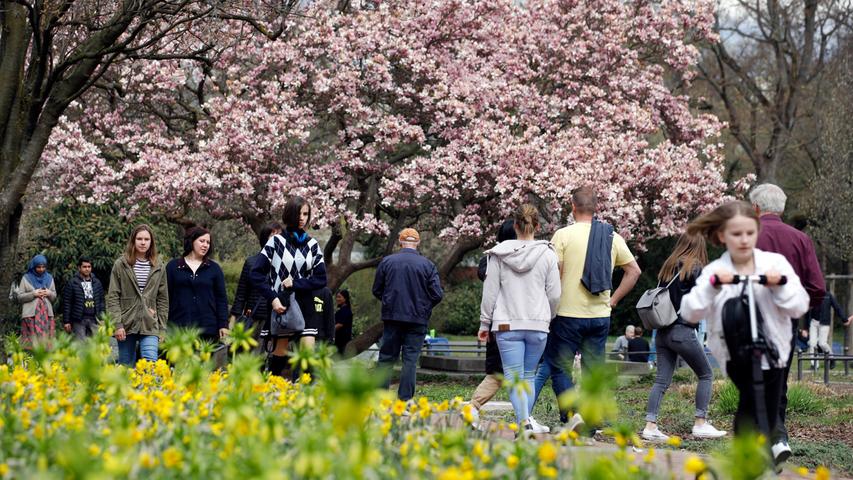 Frühlingssonntag in der City: Nürnberger genießen die warmen Temperaturen