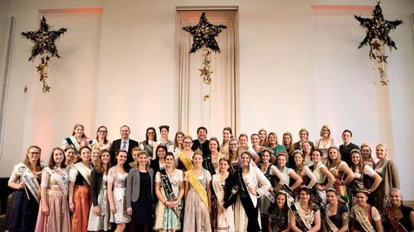 Diese Produktköniginnen repräsentieren beispielsweise Bier, Zucker oder Milch. Am 16. Dezember 2018 waren sie zu Gast im Bayerischen Landtag. Einen Tag später postete Hubert Aiwanger dieses Bild auf seinem Instagram-Kanal.