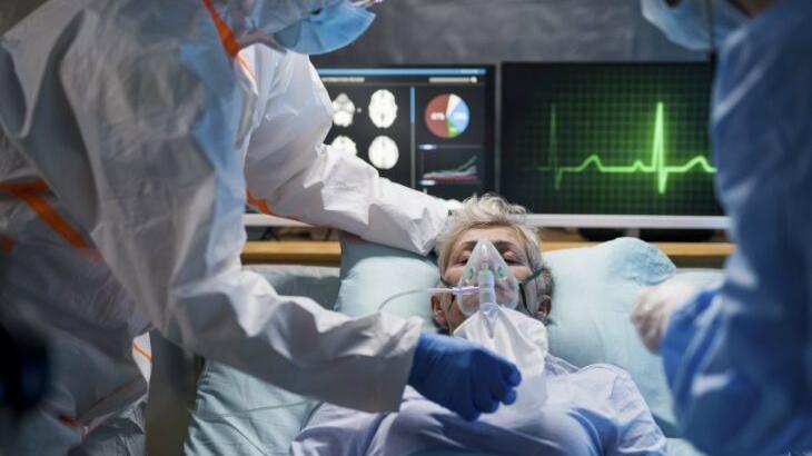 Beatmungsbetten für Covid-19-Patienten sind derzeit besonders knapp in der Region. Viele Krankenhäuser signalisieren einen zeitweisen Aufnahmestopp wegen fehlender Kapazitäten, vor allem beim Personal. Beatmungsbetten für Covid-19-Patienten sind derzeit besonders knapp in der Region. Viele Krankenhäuser signalisieren einen zeitweisen Aufnahmestopp wegen fehlender Kapazitäten, vor allem beim Personal.