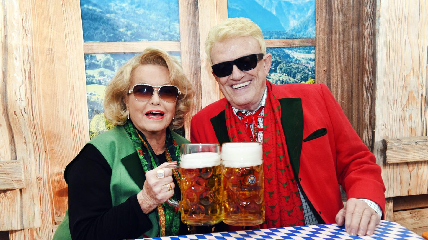 Deutsches Paar: Heino und "seine Hannelore", hier 2019 bei einem Oktoberfest-Imitat in Bad Münstereifel, wo die beiden wohnen. 
