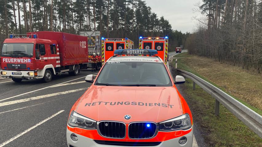 Unfall mit Porsche: Zwei Personen bei Allersberg verletzt