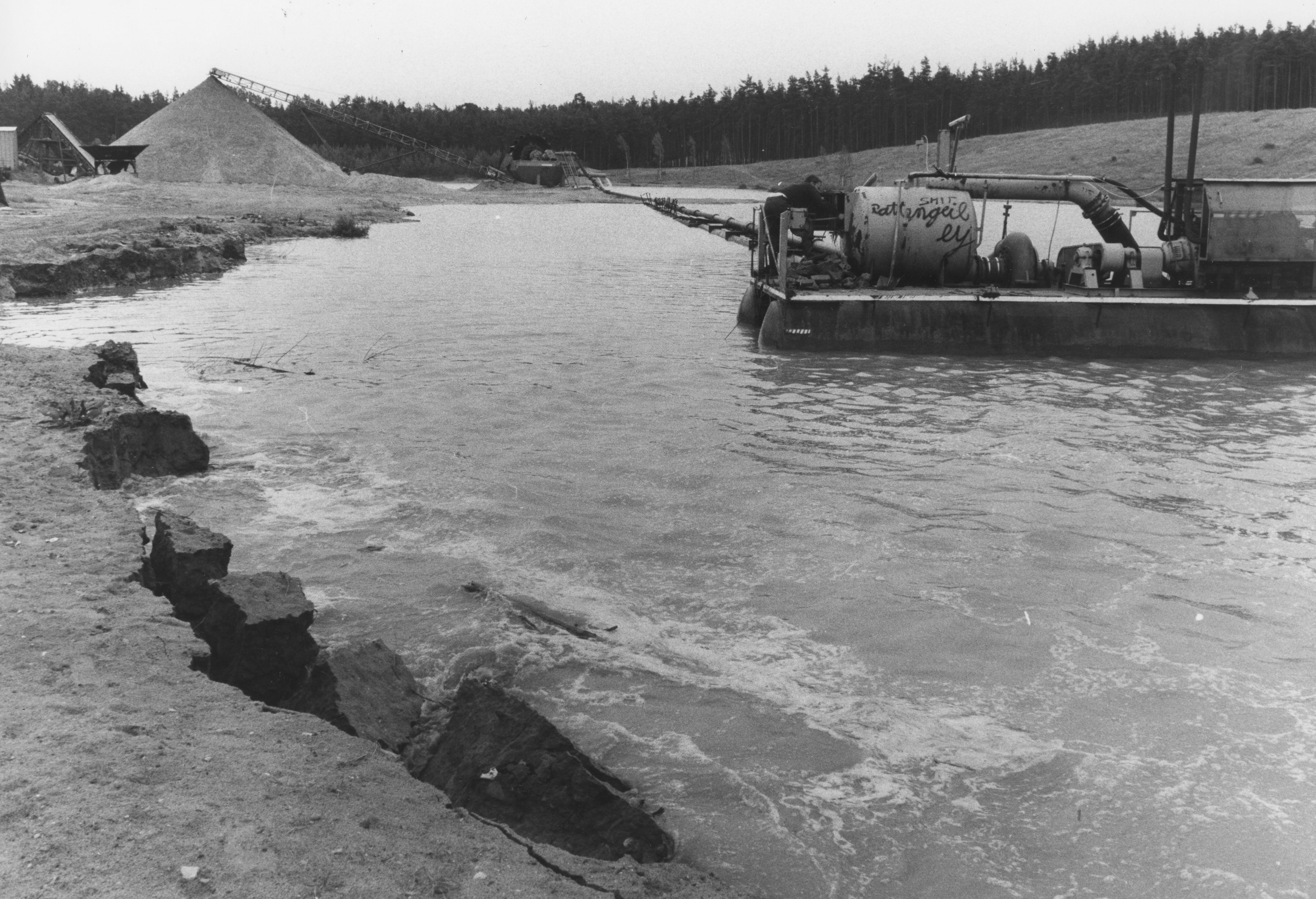 Aus dem gleichen Jahr eine Aufnahme von der Anlage, die den Sand aus dem Wasser herausholte.