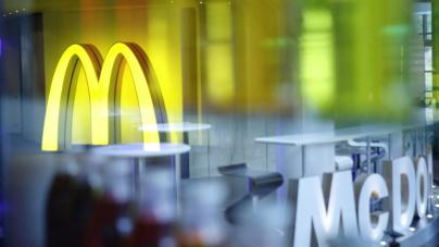 Die McDonald's-Filiale in Hallstadt muss aufgrund eines Corona-Ausbruchs vorübergehend schließen. 