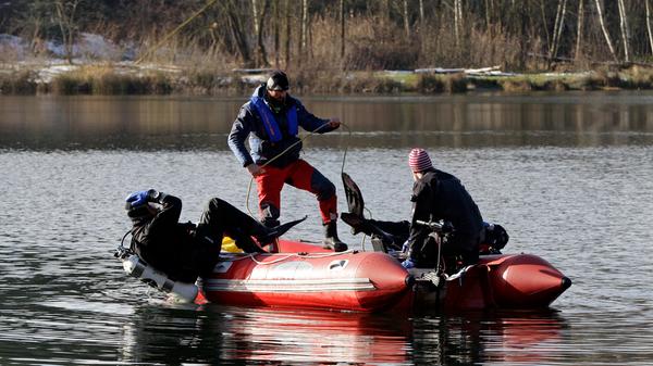 Ende August 2015 wurde im Birkensee eine erhöhte Konzentration von Perfluoroctansulfonat (PFOS) gemessen, einem Schadstoff aus der Gruppe der perfluorierte Tenside (PFT). Die Behörden verhängten ein Badeverbot. Das Wasserwirtschaftsamt Nürnberg beauftragte Taucher einer Kieler Spezialfirma, um im Birkensee nach der Ursache der Verschmutzung zu suchen. Weitere Fotos und Details zu dieser Suche finden Sie in dieser Bildergalerie.