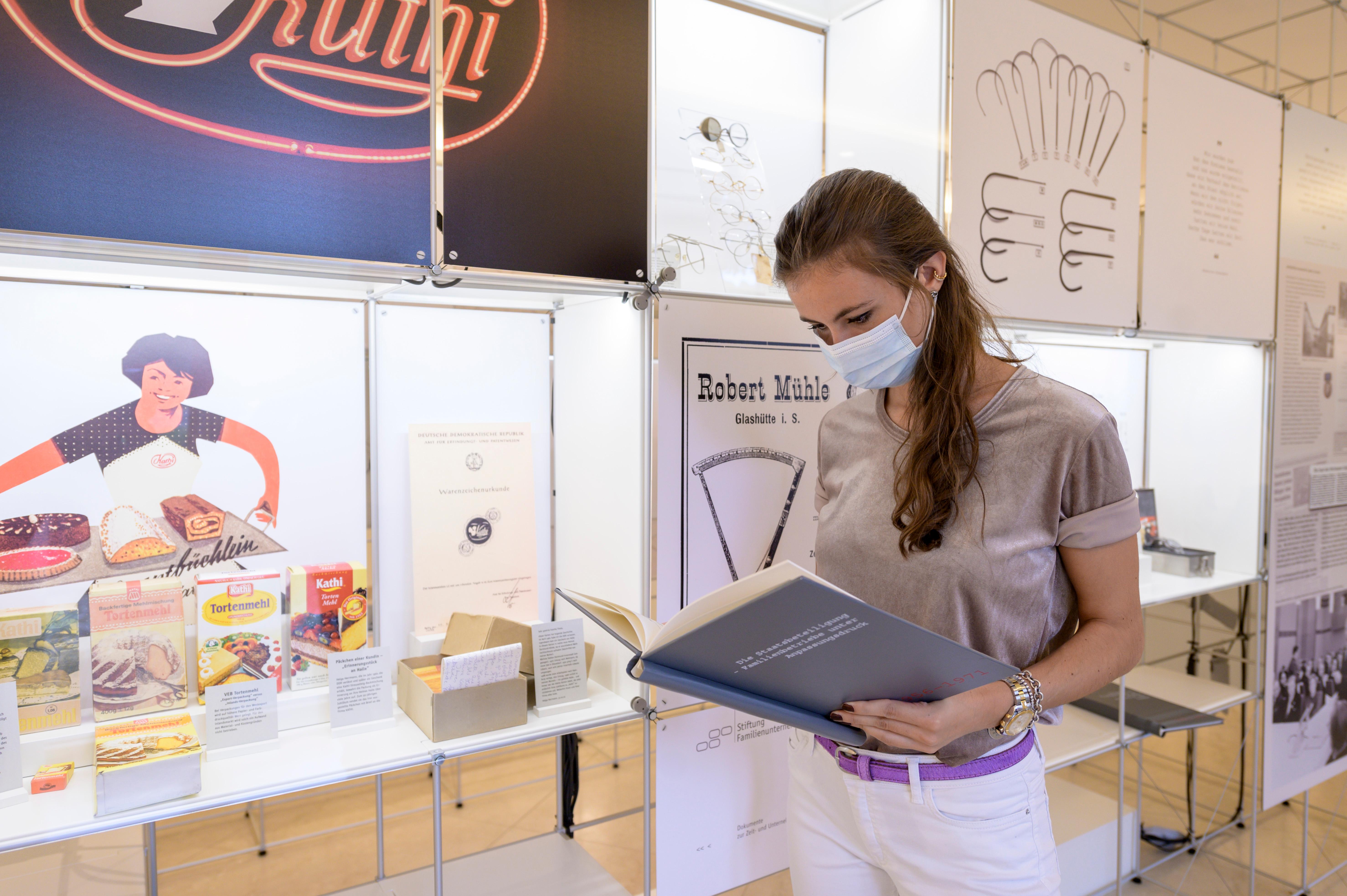 Ein Blick in die Ausstellung. Ein Blick in die Ausstellung.