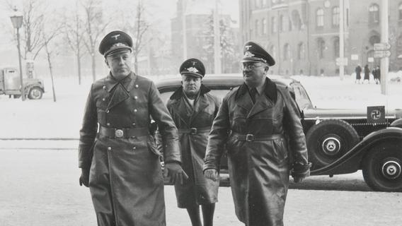 Gauleiter Albert Forster und andere hochrangige Nationalsozialisten aus Fürth.