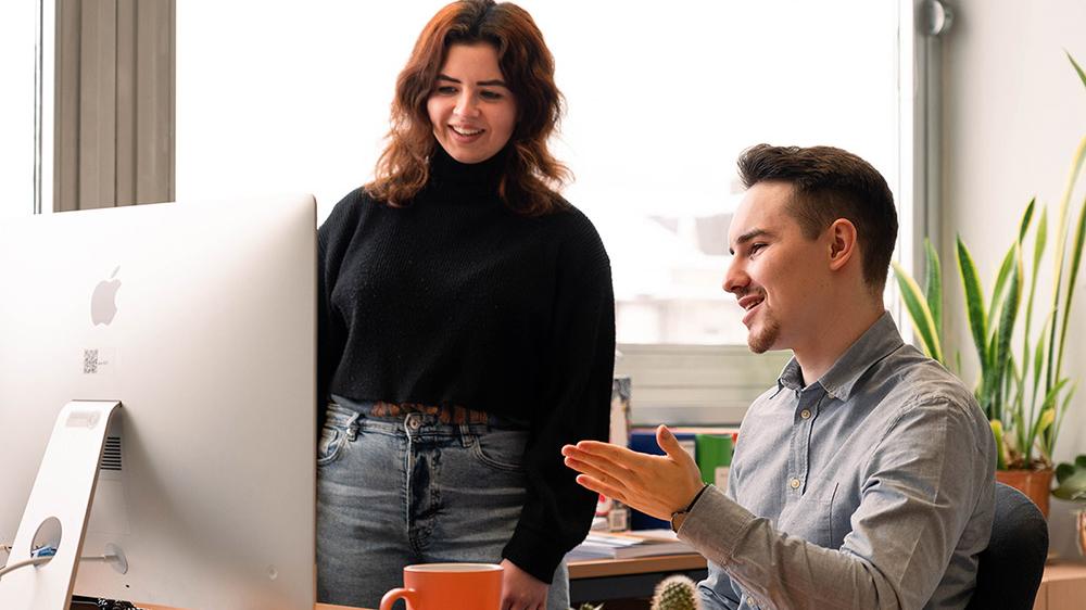 Mediengestalter sind Teamplayer. Sie beraten und unterstützen sich gegenseitig. Mediengestalter sind Teamplayer. Sie beraten und unterstützen sich gegenseitig.