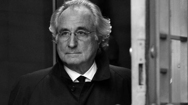 Madoff gilt als Mastermind eines Finanzschwindels historischer Dimension. Er hatte sich 2009 in elf Anklagepunkten schuldig bekannt, darunter Betrug und Geldwäsche. Er hatte Investoren um Dutzende Milliarden Dollar gebracht, indem er über Jahrzehnte vermeintliche Traumgewinne durch Geld neuer Anleger vortäuschte. Am 14. April starb er im Alter von 82 Jahren.
