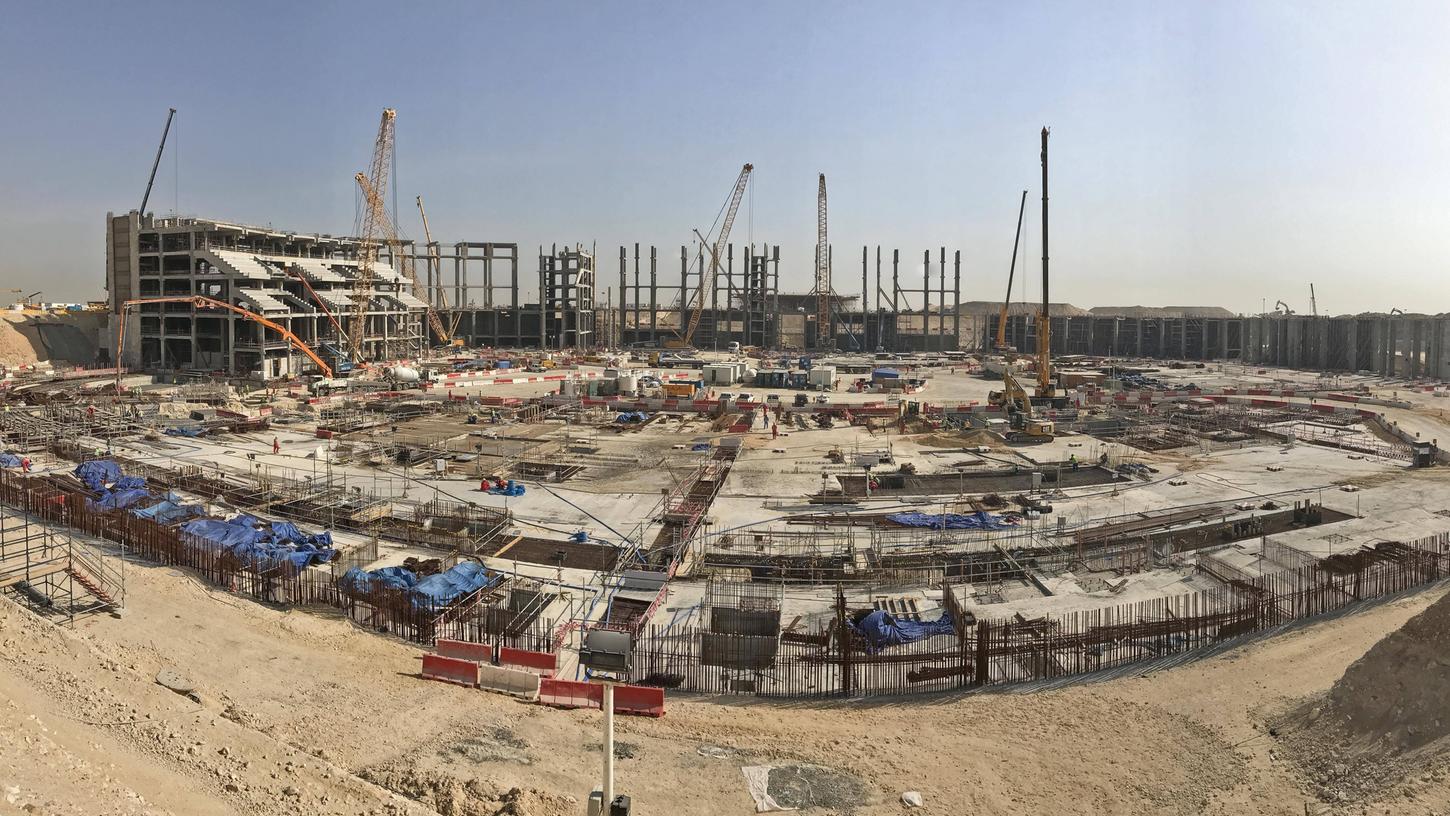 "In Katar wird nun Unmengen an Geld ausgegeben, um Stadien zu bauen, die später niemand mehr braucht": Viele kritisieren die WM im Wüstenstaat.